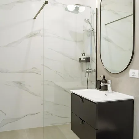 Charm Plaza Lujerului - Free Private Parking *