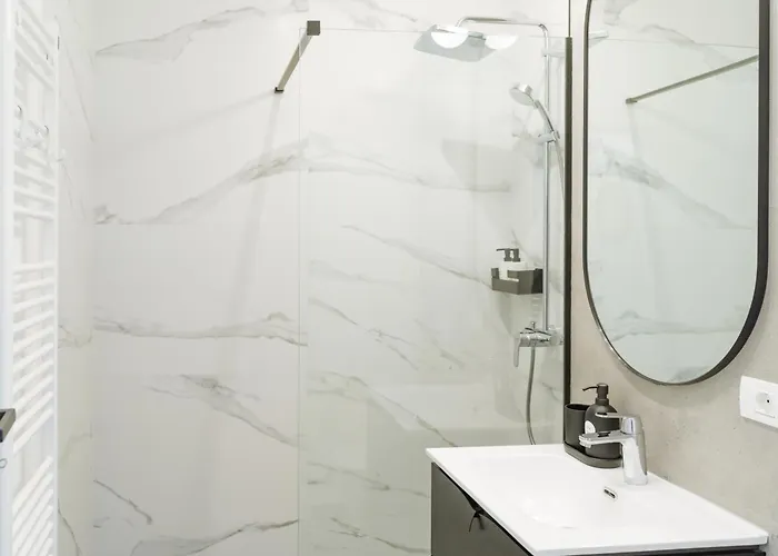 Апартаменти Charm Plaza Lujerului - Free Private Parking