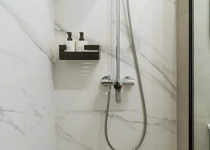 アパート Charm Plaza Lujerului - Free Private Parking ブカレスト