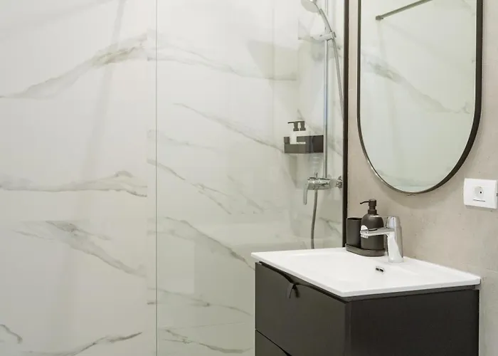 Charm Plaza Lujerului - Free Private Parking *