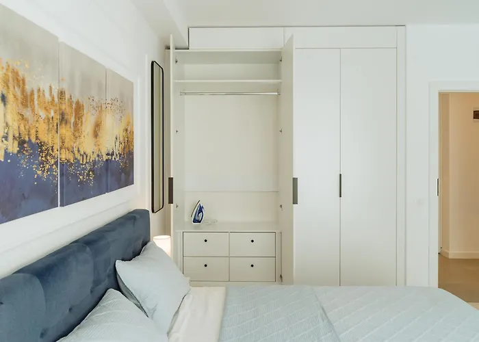 Charm Plaza Lujerului - Free Private Parking Бухарест