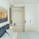 Charm Plaza Lujerului - Free Private Parking Бухарест