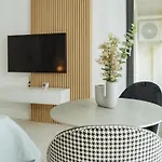 Charm Plaza Lujerului - Free Private Parking * Бухарест