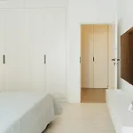 Апартаменти Charm Plaza Lujerului - Free Private Parking Бухарест